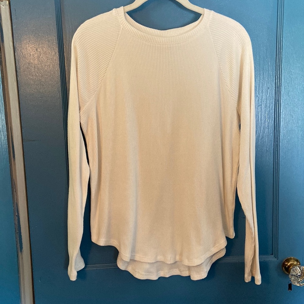 Soft White Vertical Ribbed Top sz. M